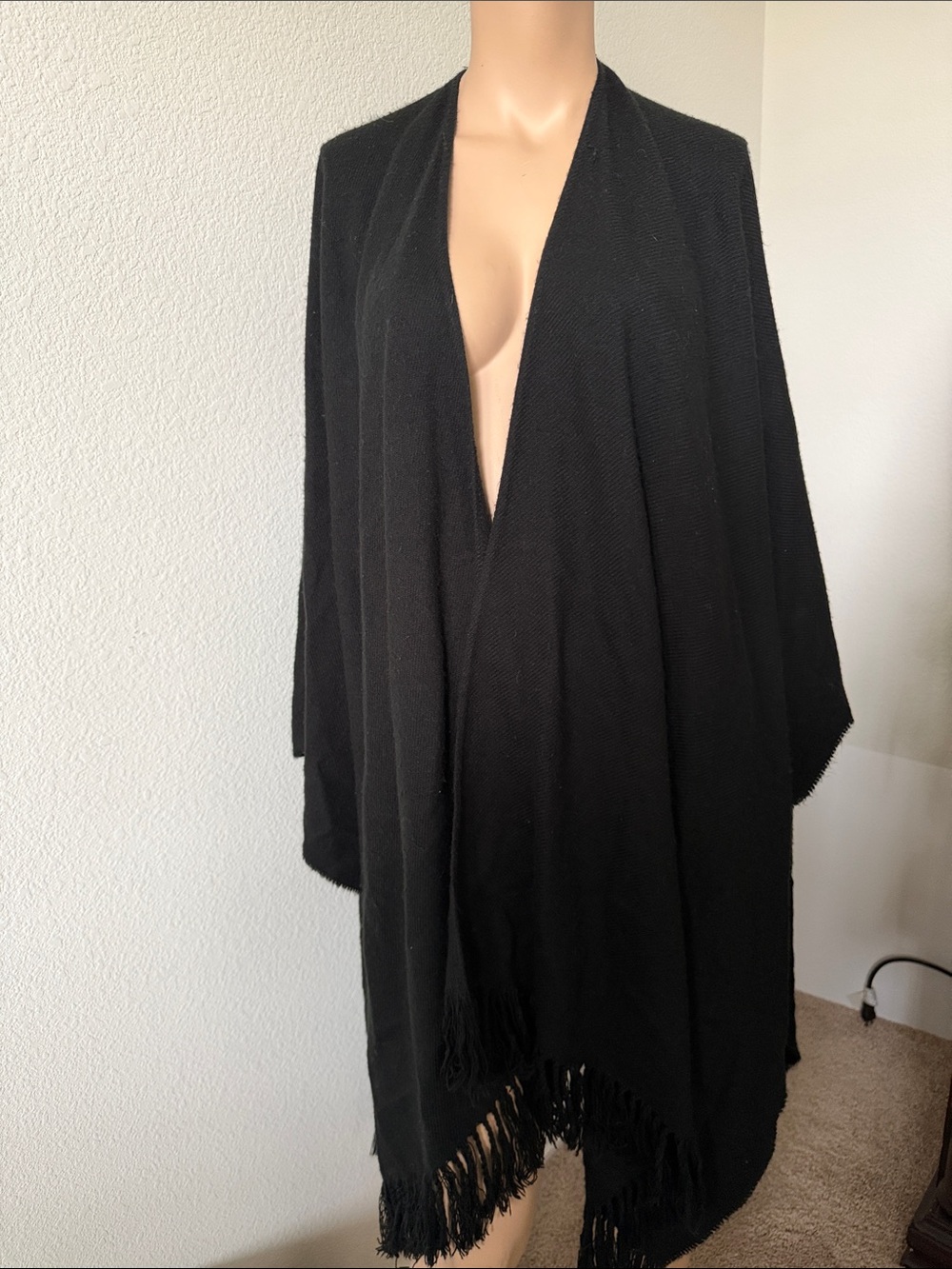 Amanda Smith Poncho made in Italy black